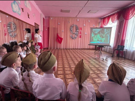 Конкурс чтецов в старших группах «Светлячок» и «Капелька» Конкурс чтецов в старших группах «Светлячок» и «Капелька».